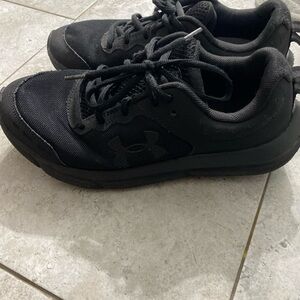 Under Armour Boys Black Athletic Shoes